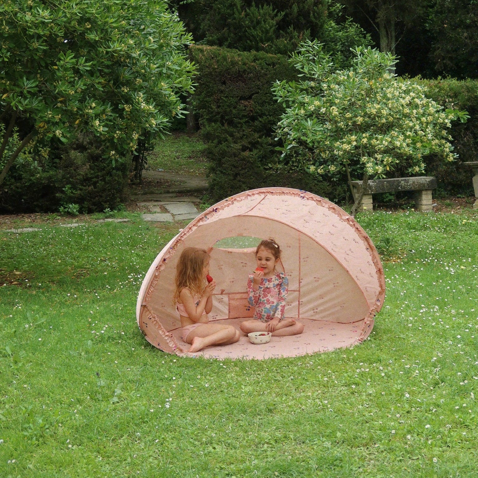 konges slojd pop up zelt Konges Slojd Kleines Kinder-Strand-Pop-up-Zelt mit Abdeckung Ma Grande – 4kidspoint