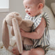 Cam Cam Copenhagen Kuscheltier Häschen Billie Medium Latte/Classic Stripes Camel